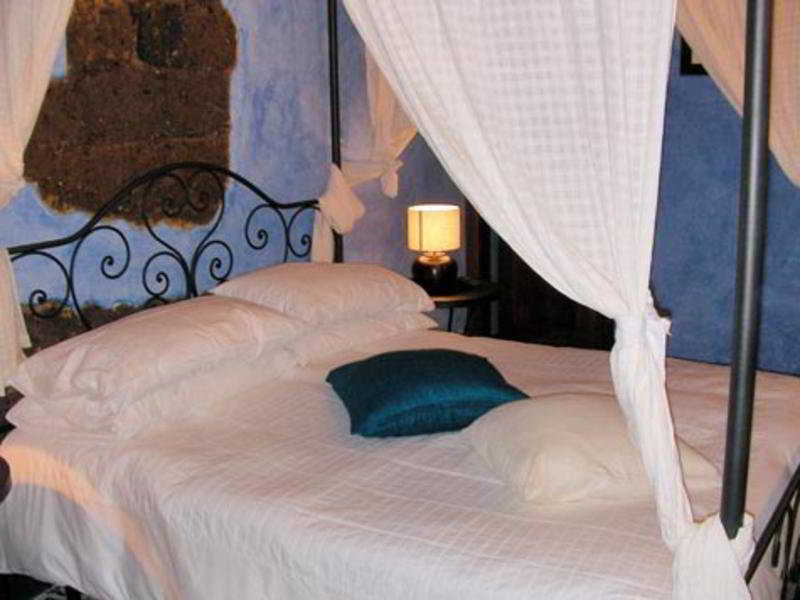 Bed & Breakfast Palazzo Tritone & Abagnale 3*