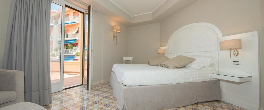 Capri 4*