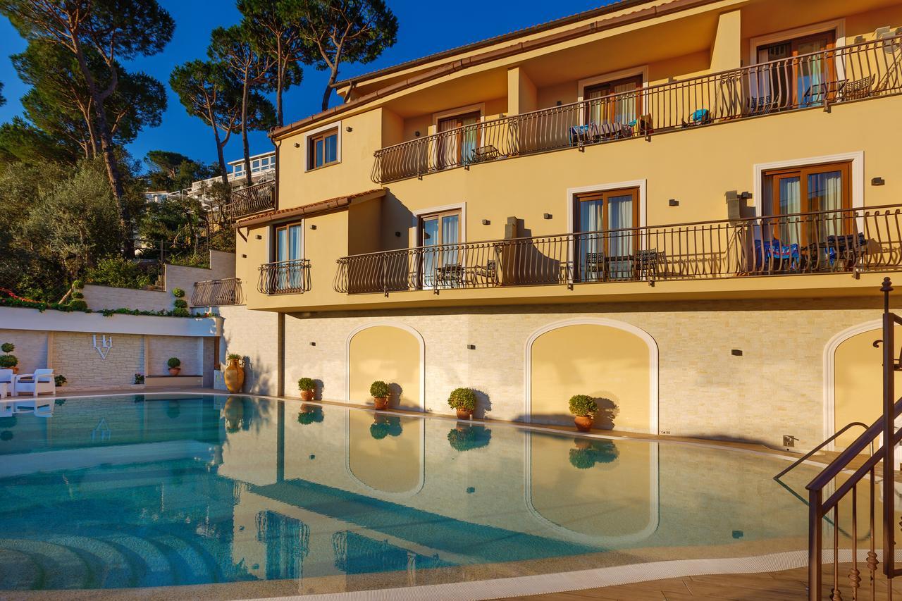 Hotel La Vue D'or 4*
