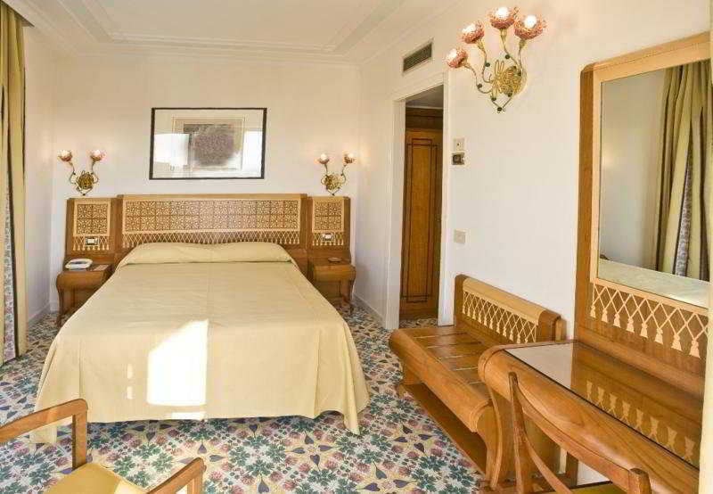 Grand Flora Hotel