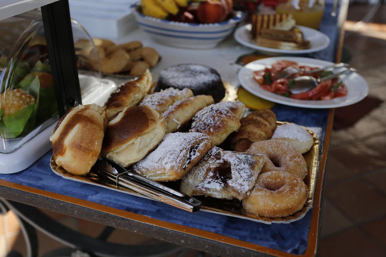 Acomodação com café da manhã  Ambrosio Relais 2*
