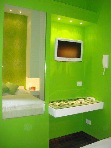 Sorrento Apartments *