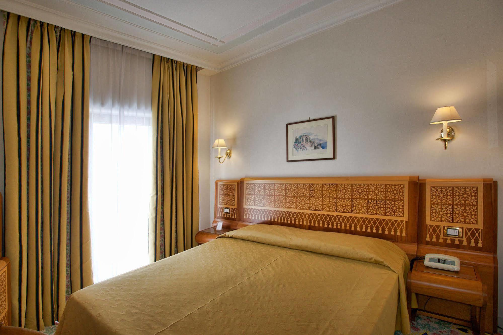 Hotel Grand Flora