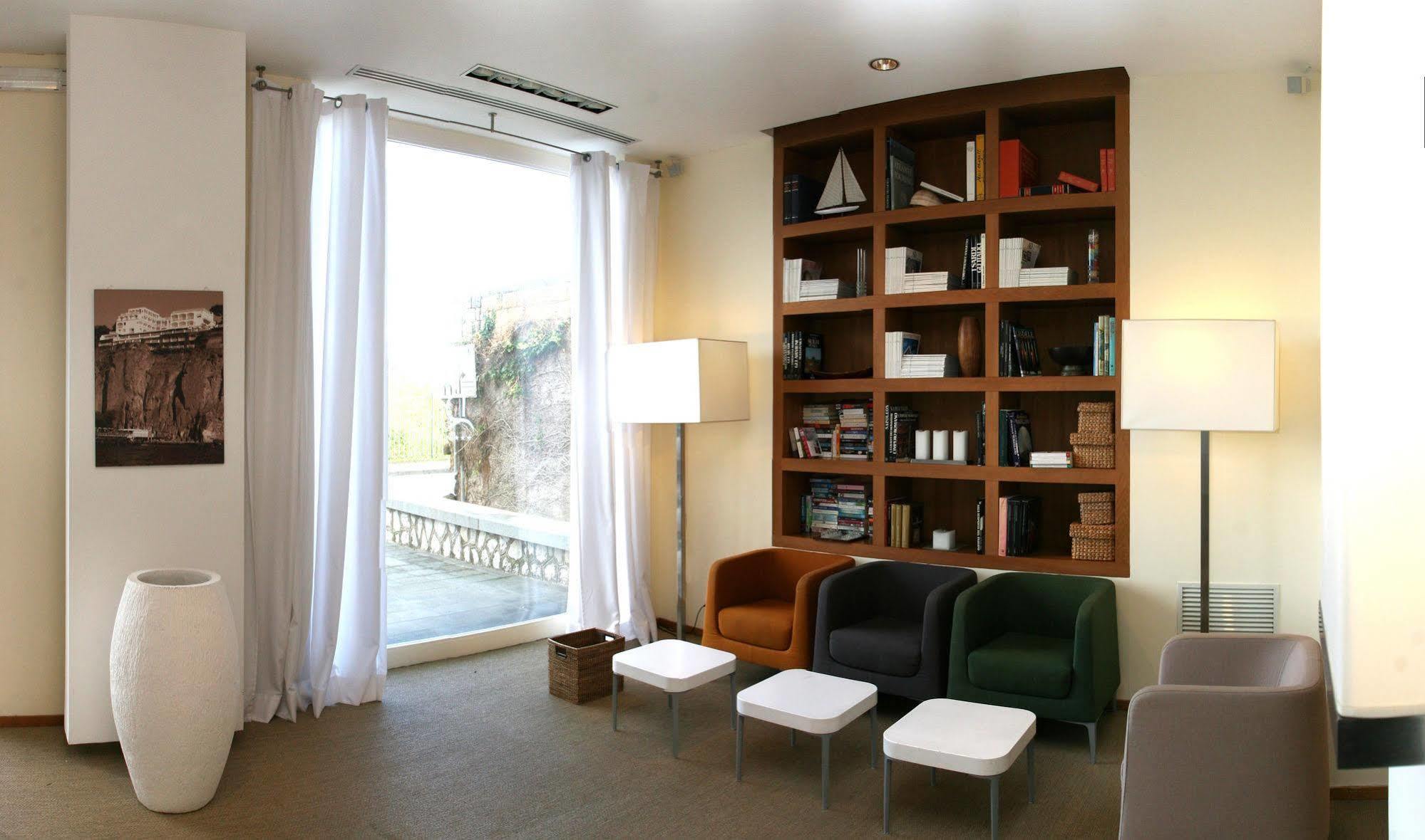 Aparthotel Rota Sorrento