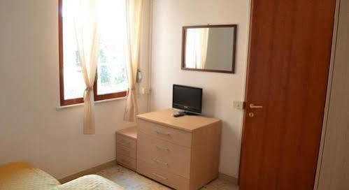 Sirentum Rooms Acomodação com café da manhã  3*