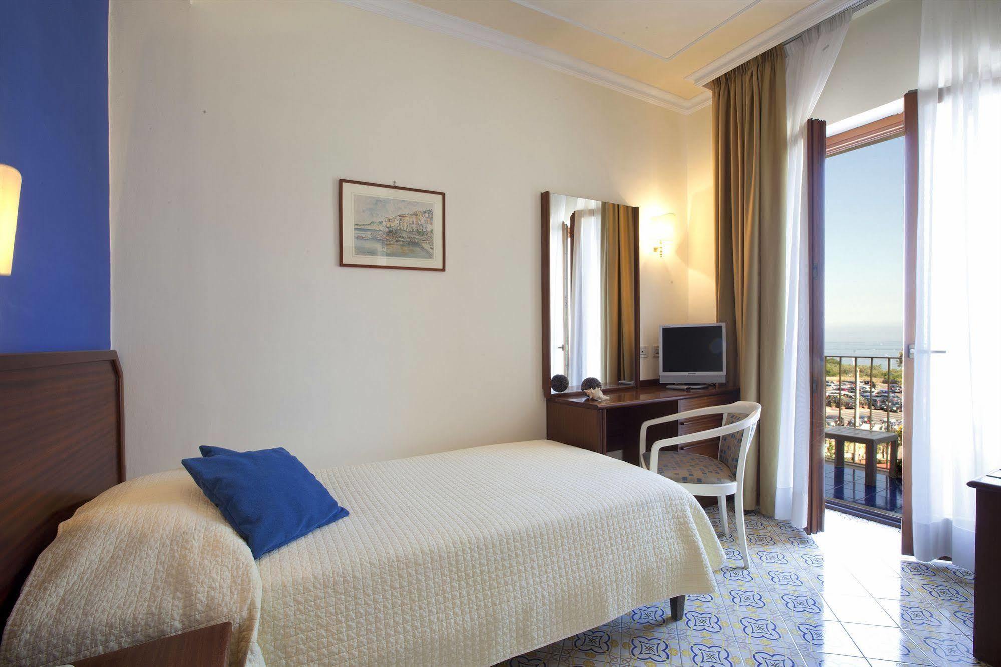 Tirrenia 3*