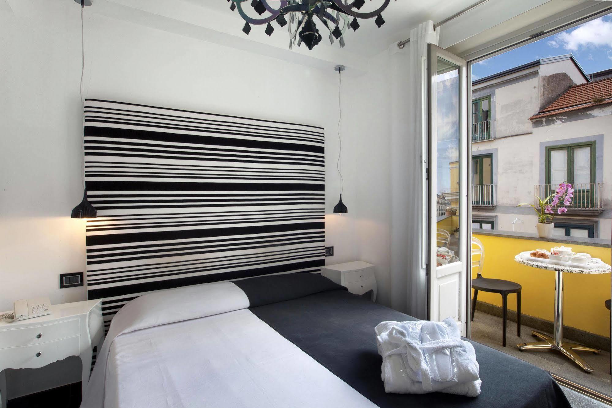 Bed & Breakfast Palazzo Tritone & Abagnale 3*