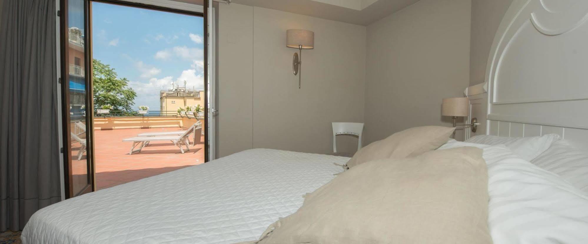Capri Hotel 4*