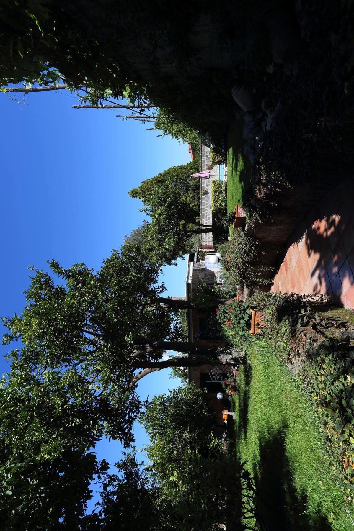 Acomodação com café da manhã  Ambrosio Relais 2*