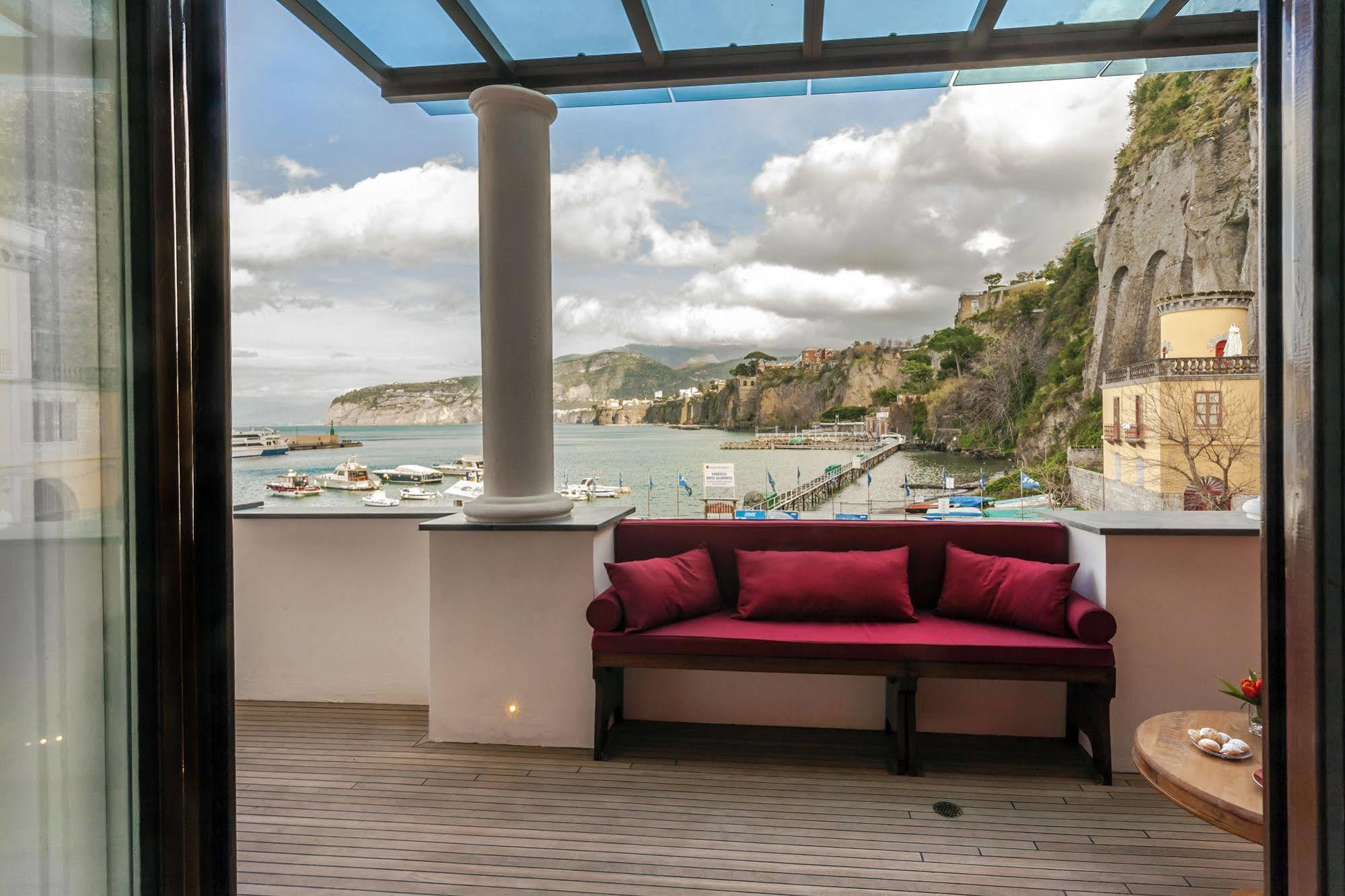 Yacht Club Capo Cervo Suites B&B Sorrento