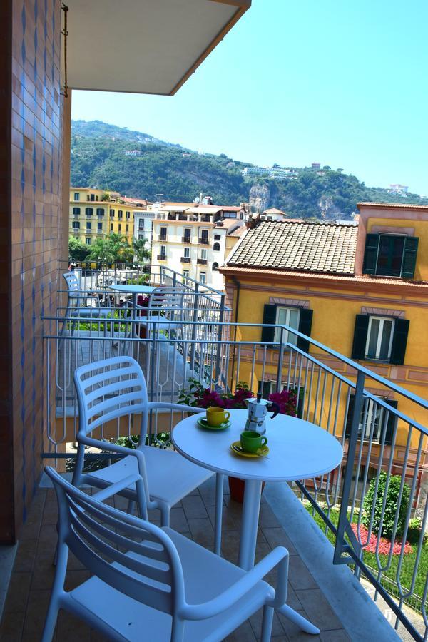 And Sea View Flats * Sorrento