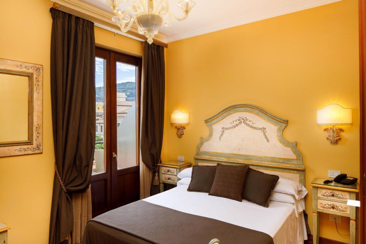 Palazzo Guardati Hotel 4*