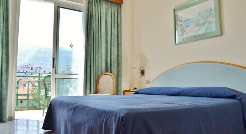Ara Maris & Sorrento