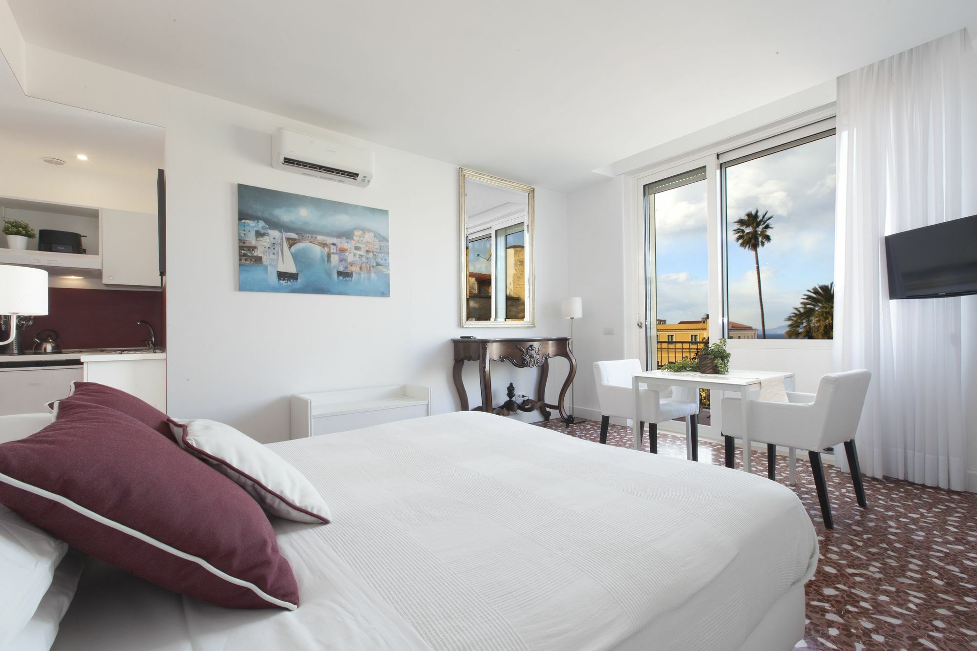 Sorrento Apartments *