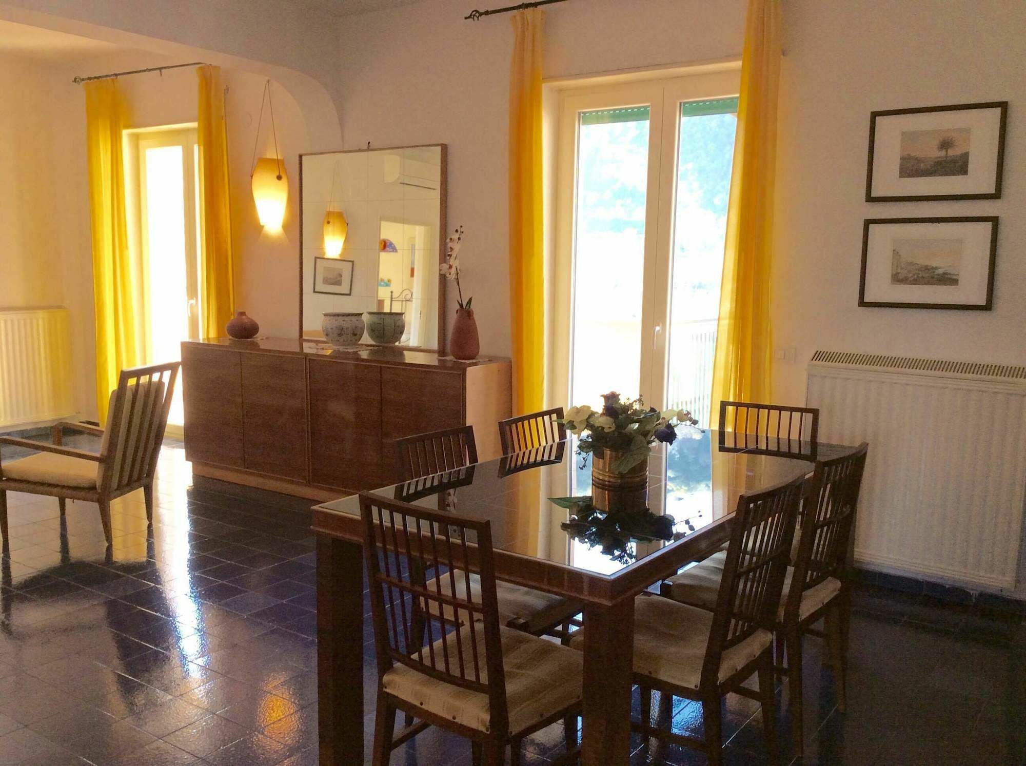 Sun Apartment *