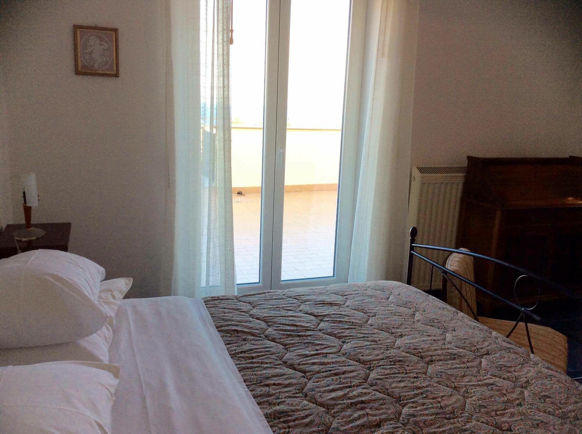 Sun Apartment *