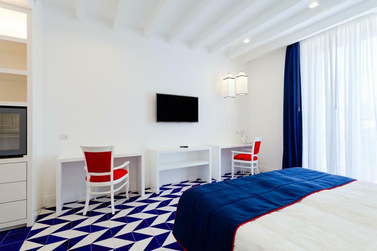 Maison Blu - Intimate