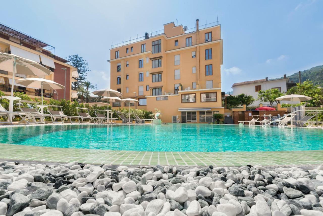 Hotel Leone 3*