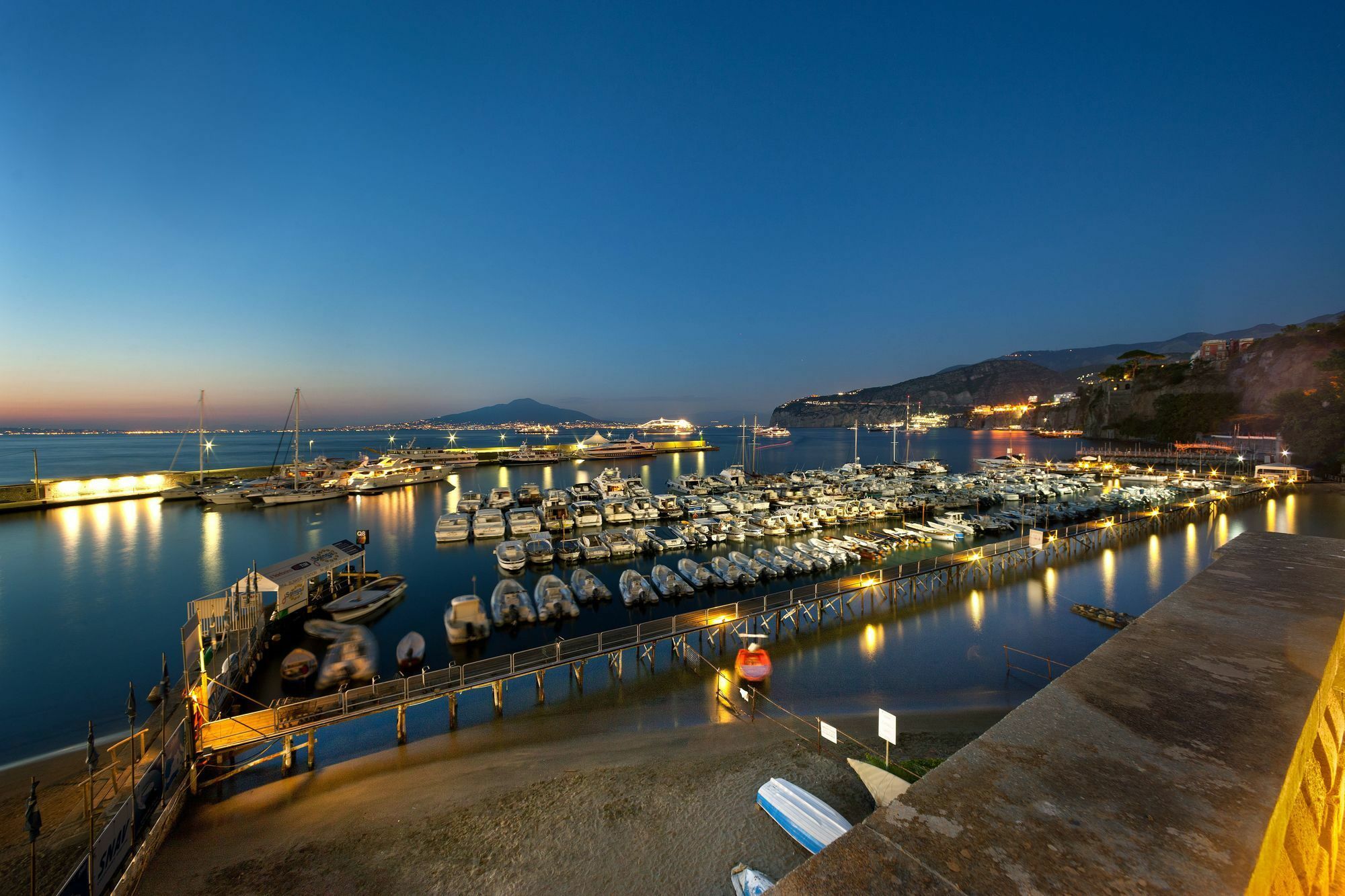 Marina Piccola 73 Hotel 4*