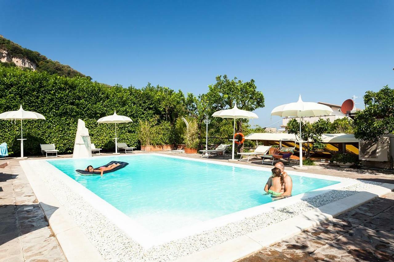Villa Limoneto B Villa *