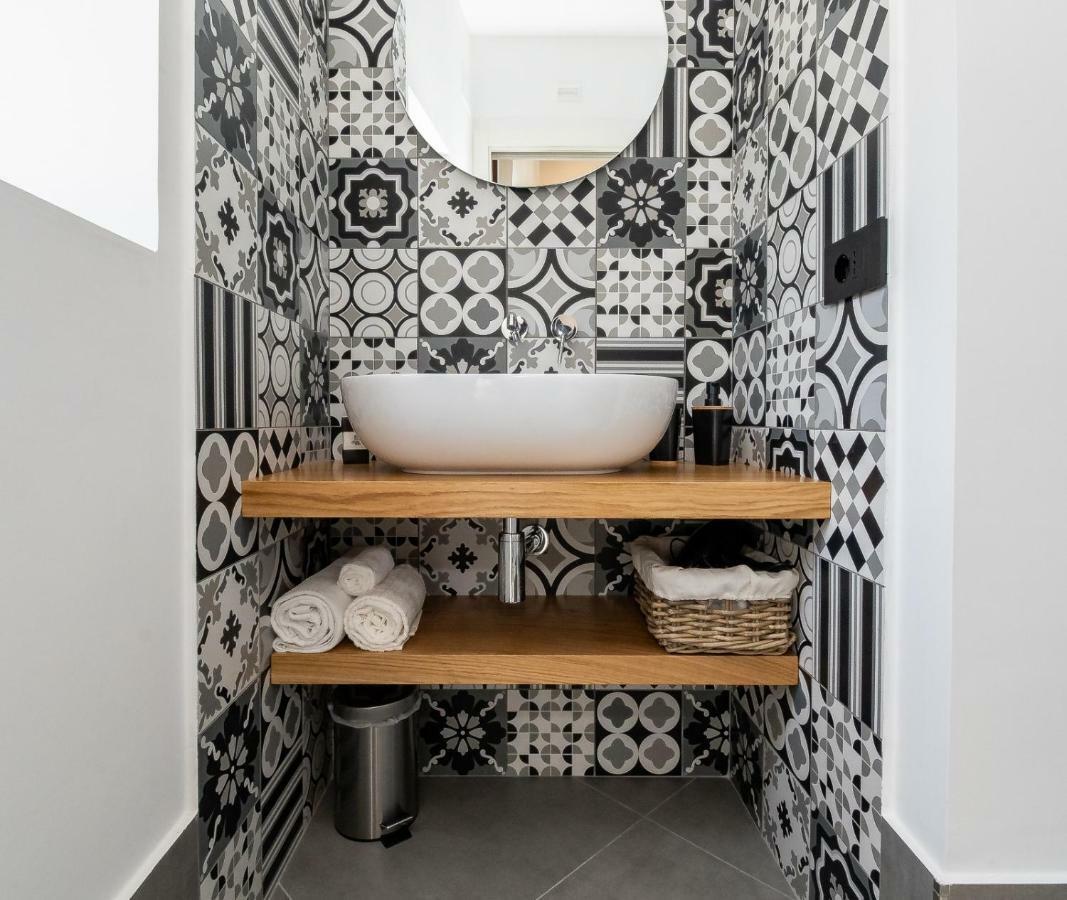 Vittoria Flat