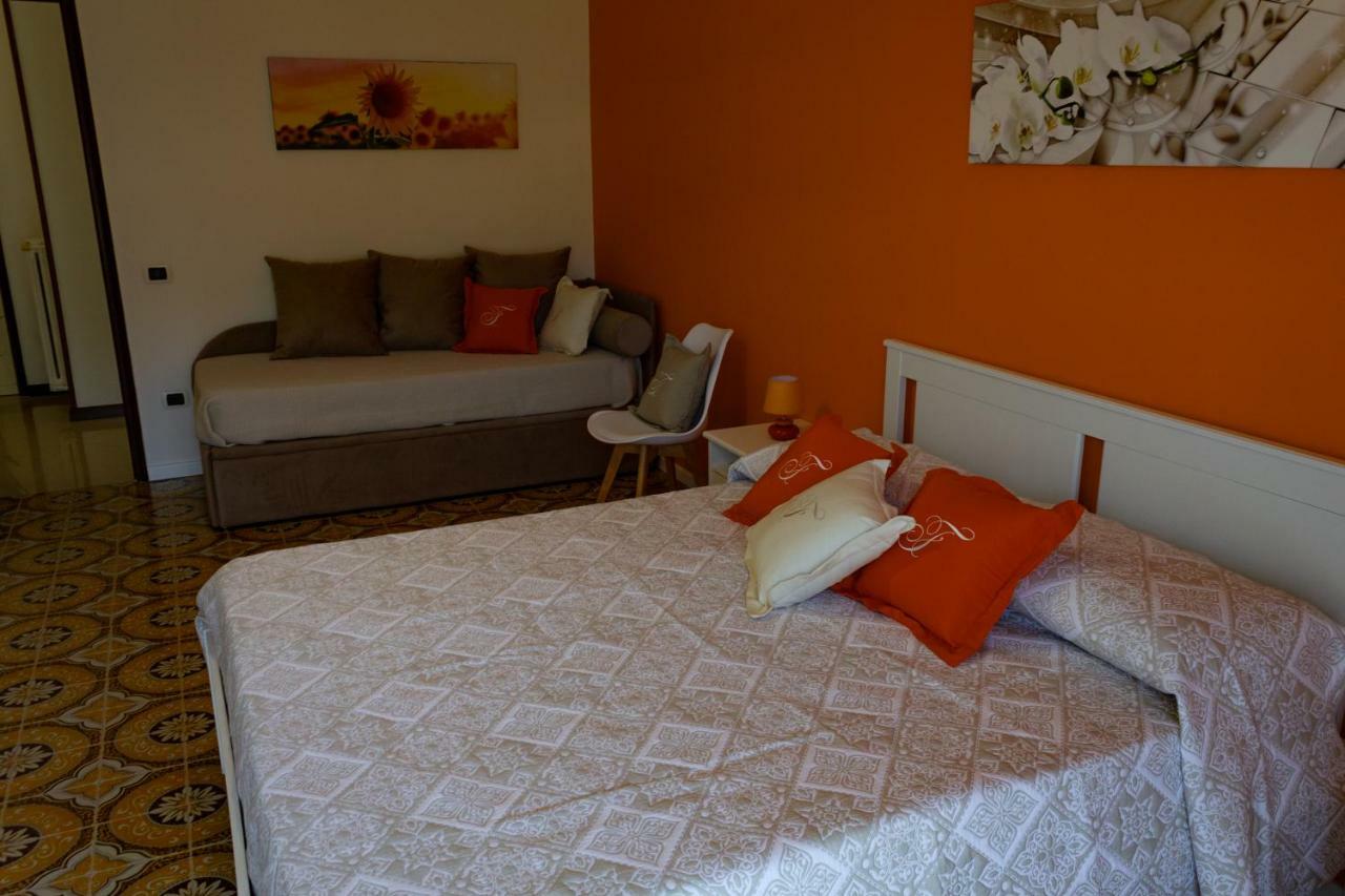 Holiday home Flower's *