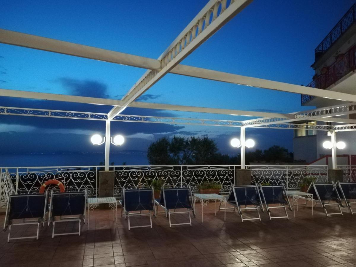 Dania Sorrento
