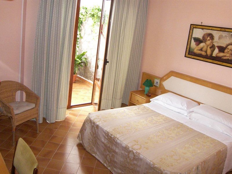 Fiorita Hotel 3*