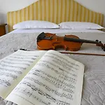 Violinist\'S House