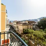 La Camelia Apartment
