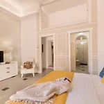 Yourhome - Royal Blue Suite