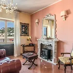 La Musica In The Heart Of Sorrento, 100 M From Station