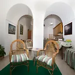 Luxurious Mansion In Sorrento With Garden
