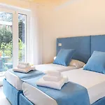 Sunny Flat