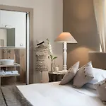 La Maison Des Tout Le Monde