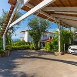 Villa Sorrento Flats