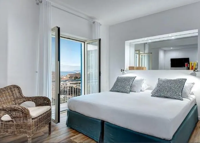 Sorrento Lux Suites - Blue