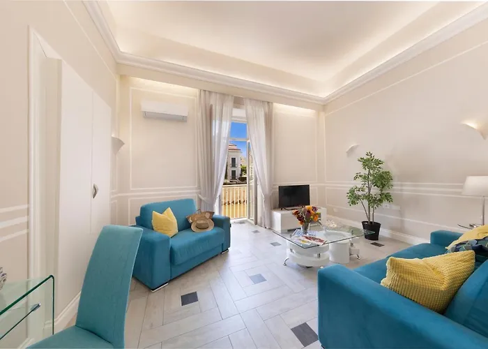 Yourhome - Royal Blue Suite