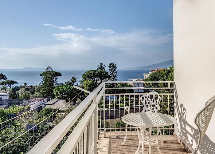 La Musica In The Heart Of Sorrento, 100 M From Station