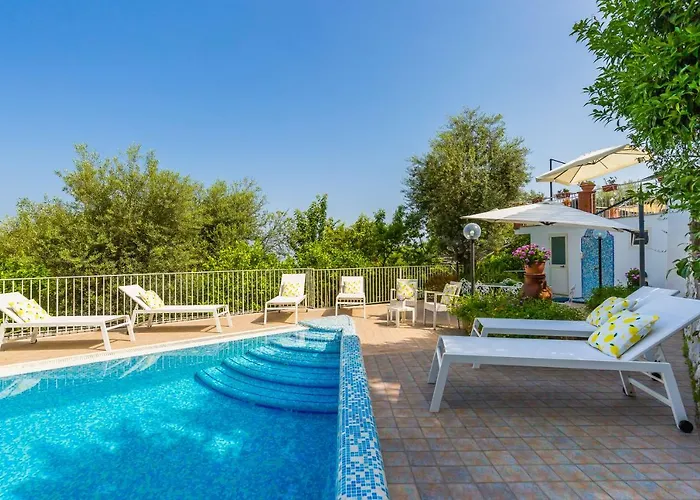 Villa Sorrento Flats