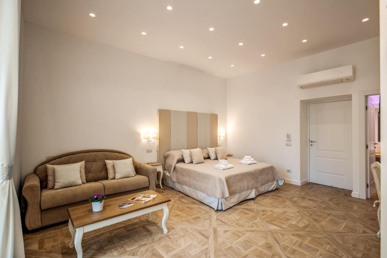 Bed & Breakfast Square