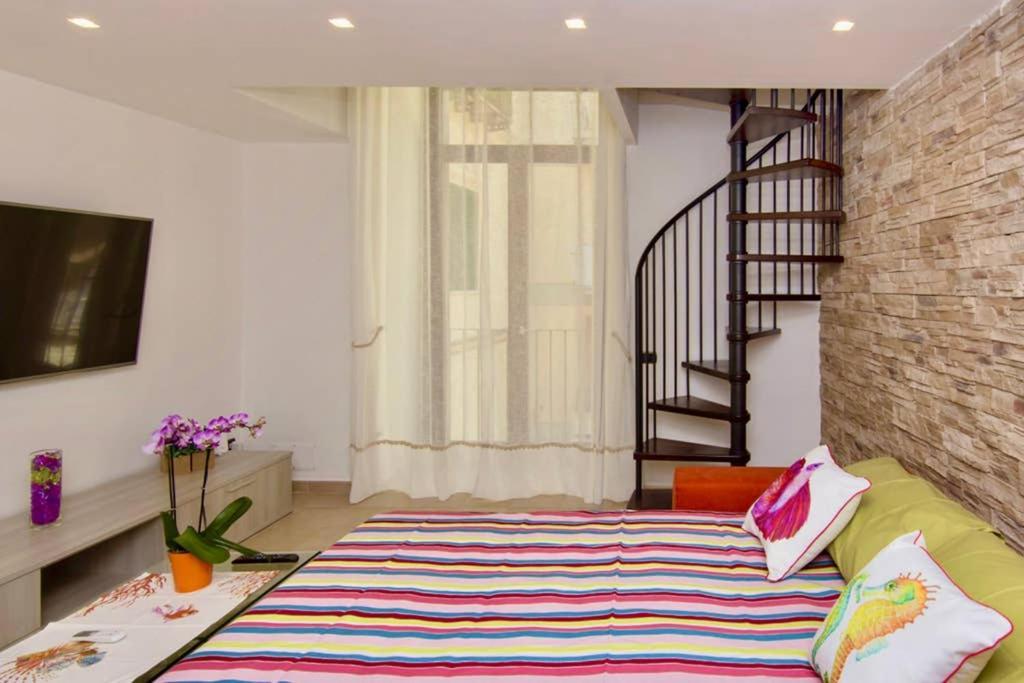 Sara Luxury 2 *