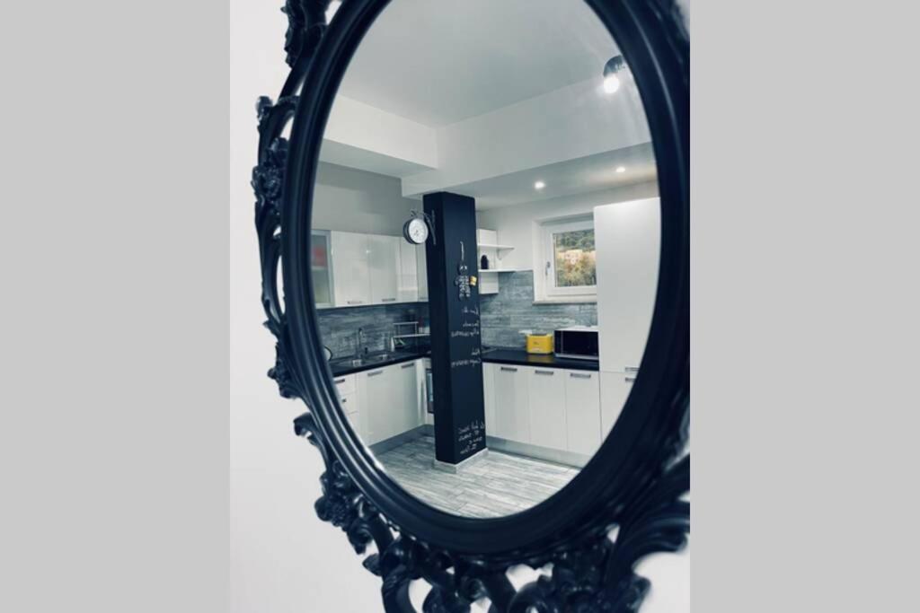 Very House *