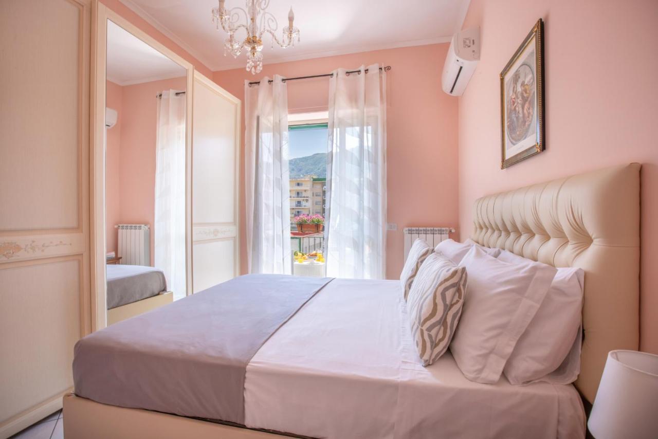Apartment Sorrentovibes - In With Balcony And View Sorrento