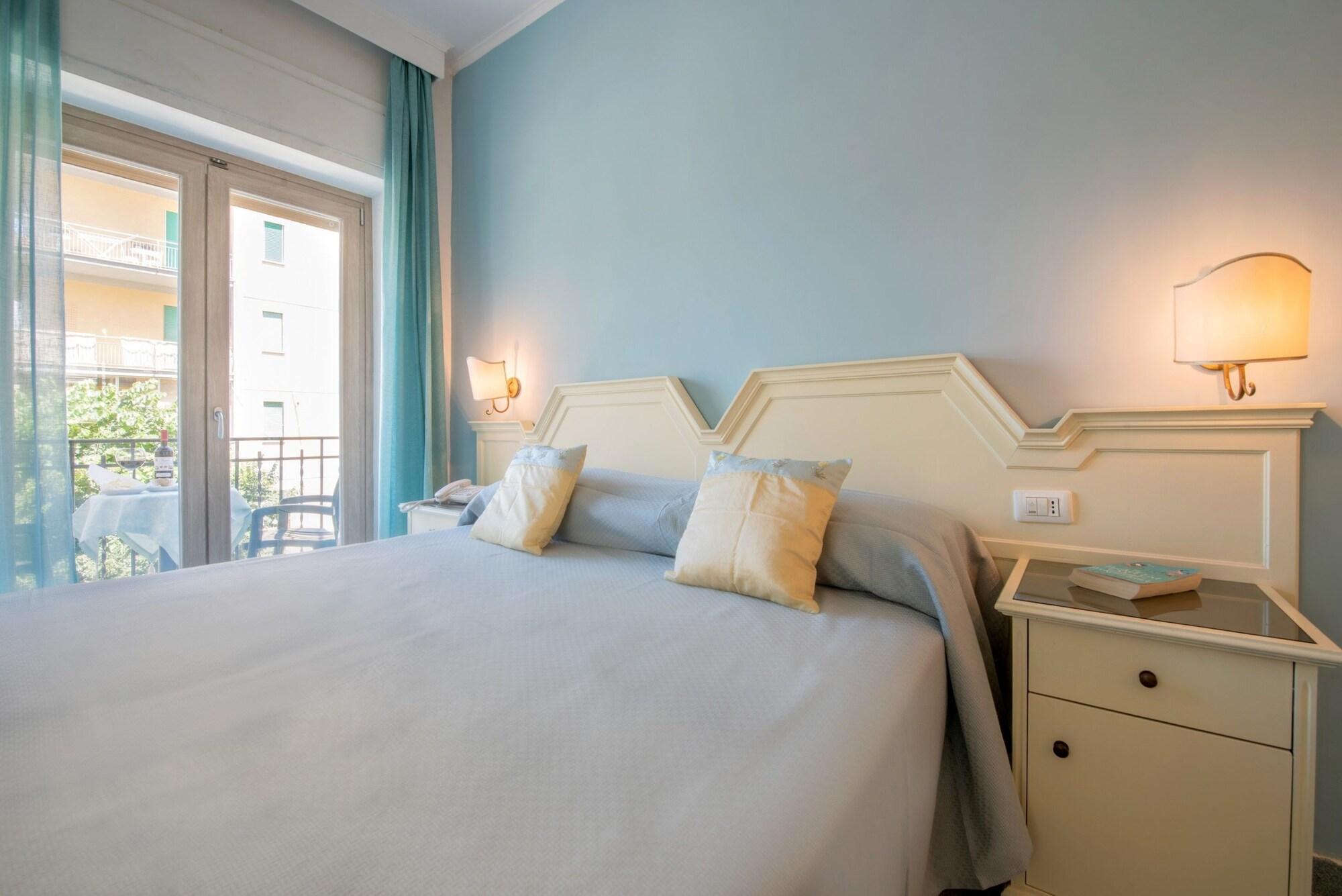 Ascot Hotel 4*