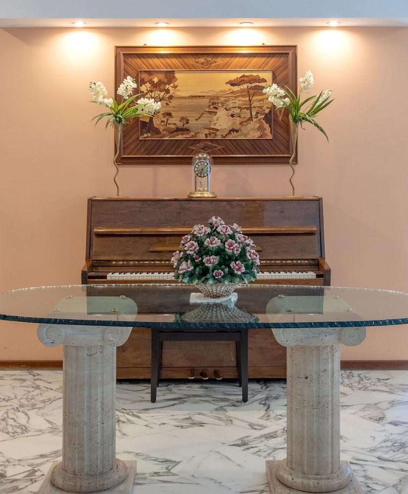 Hotel Ascot 4*