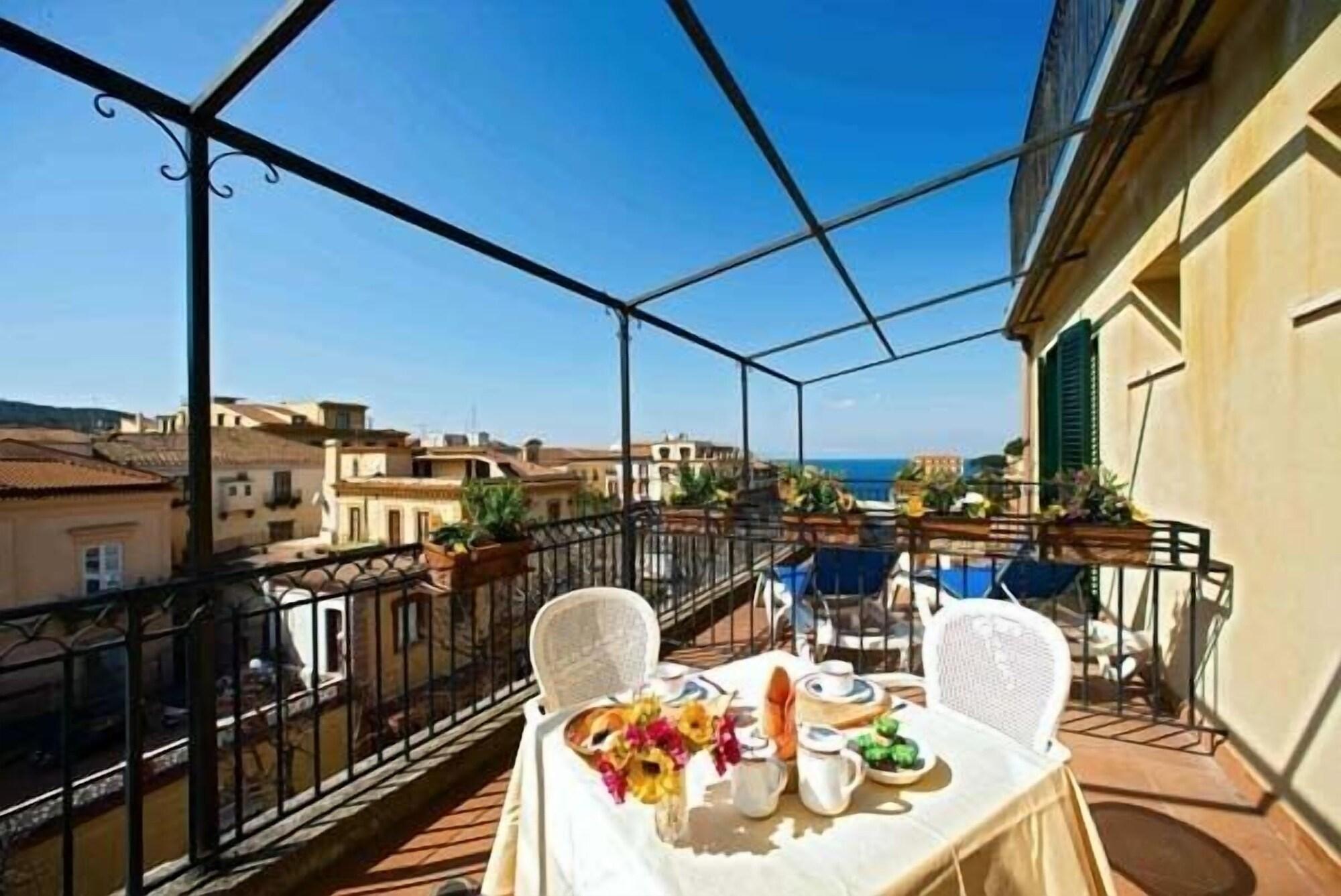 Di Hotel 3*