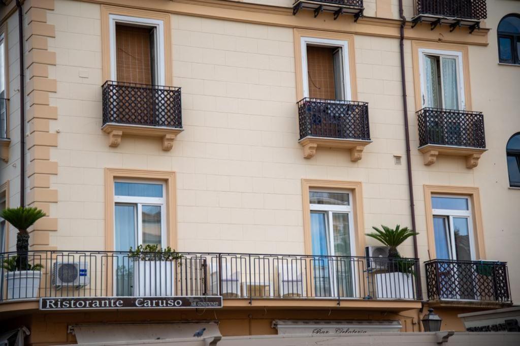 Apartment - Posizione Unica Nella Piazza Principale *