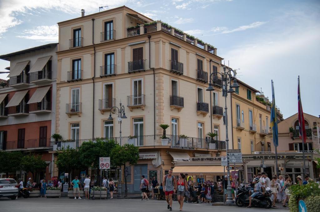 - Posizione Unica Nella Piazza Principale * Sorrento