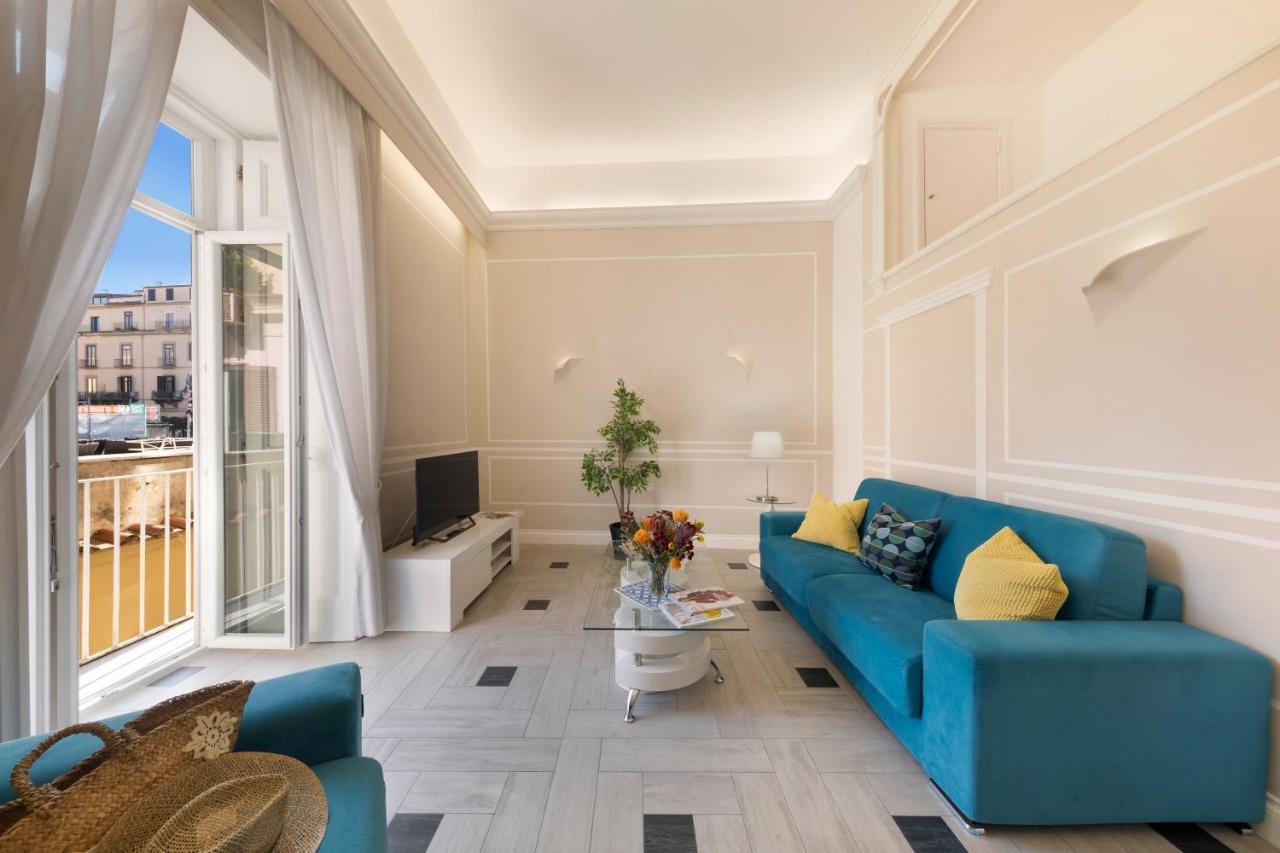 Yourhome - Royal Blue Apartment